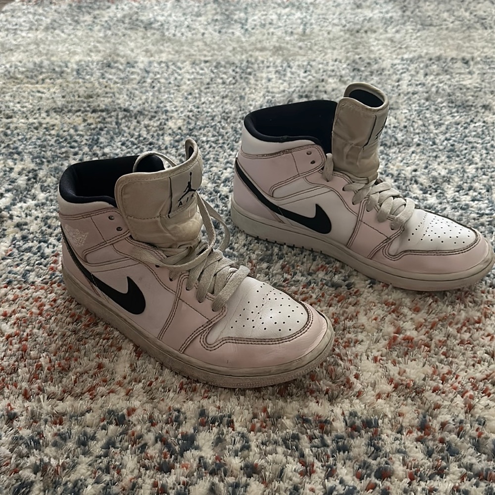 Jordan 1 'Barley Rose'